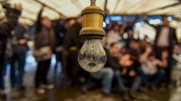 Противники сноса кафе на площади Свободы под куполом кафе (14 марта 2019). Еревaн - Sputnik Արմենիա