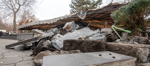 Городские власти демонтируют кафе на территории площади Свободы (14 марта 2019). Еревaн Городские власти демонтируют кафе на территории площади Свободы (14 марта 2019). Еревaн - Sputnik Արմենիա