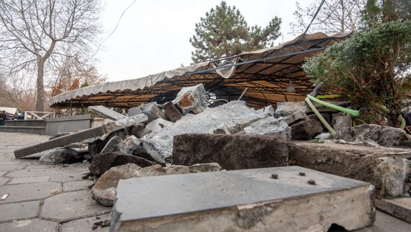 Городские власти демонтируют кафе на территории площади Свободы (14 марта 2019). Еревaн Городские власти демонтируют кафе на территории площади Свободы (14 марта 2019). Еревaн - Sputnik Армения