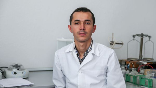 Аспирант, сотрудник кафедры нейрологии Ереванского медицинского университета Сеник Матинян Аспирант, сотрудник кафедры нейрологии Ереванского медицинского университета Сеник Матинян - Sputnik Армения