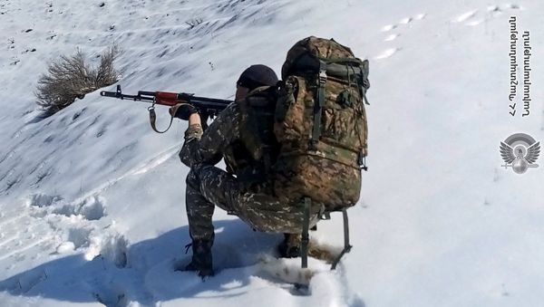 Армянский военнослужащий на тренировках - Sputnik Армения