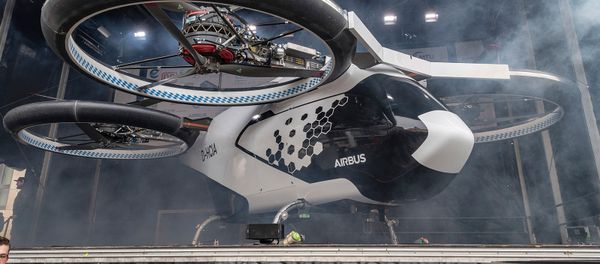 Прототип пассажирского беспилотника CityAirbus компании Airbus представлен на Ратушной площади (11 марта 2019). Ингольштадт, Германия - Sputnik Արմենիա