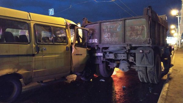 Дорожно-транспортное происшествие на проспекте Багратуняц (16 марта 2019). Еревaн - Sputnik Արմենիա