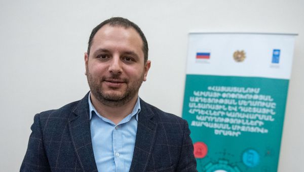 Руководитель  программы  «Смягчение воздействия изменения климата в Армении путем развития потенциала управления лесными и полевыми пожарами» ПРООН Вардан Меликян - Sputnik Արմենիա