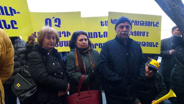 Акция протеста производителей газированных напитков перед Домом правительства (18 марта 2019). Еревaн - Sputnik Արմենիա
