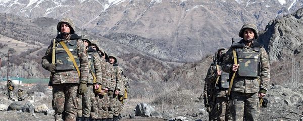 Армянские военнослужащие на тренировках по стрельбе - Sputnik Արմենիա