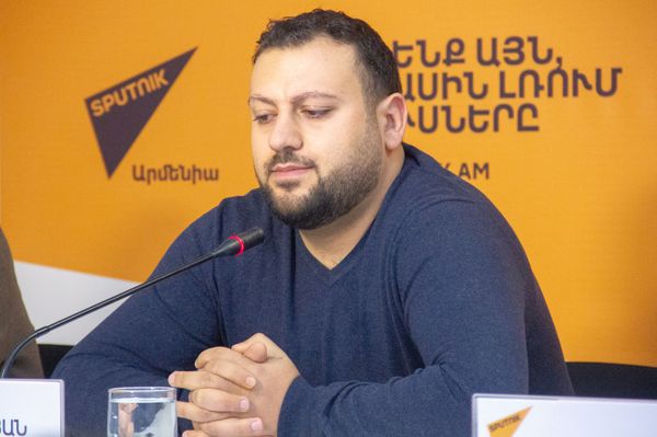 Личный интерес или новая политика: как поссорились Red Eagles и Федерация футбола Армении - Sputnik Армения