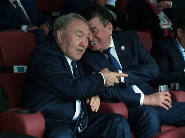 Президенты Казахстана и Киргизии Нурсултан Назарбаев и Сооронбай Жээнбеков на церемонии открытия чемпионата мира по футболу (14 июня 2018). Москвa - Sputnik Армения