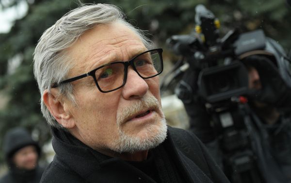 Актер Александр Михайлов на церемонии прощания с певицей Юлией Началовой (21 марта 2019). Москвa - Sputnik Армения
