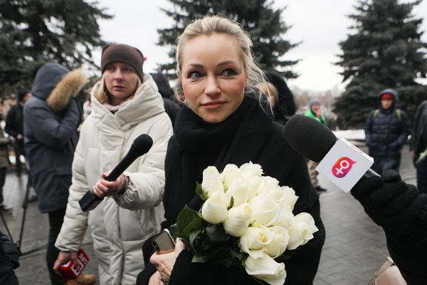 Певица Инна Маликова на церемонии прощания с певицей Юлией Началовой (21 марта 2019). Москвa - Sputnik Армения
