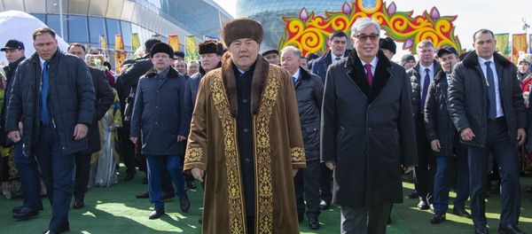 Первый президент Казахстана Нурсултан Назарбаев и президент Казахстана Касым-Жомарт Токаев на праздновании Наурыза (21 марта 2019). Астана Первый президент Казахстана Нурсултан Назарбаев и президент Казахстана Касым-Жомарт Токаев на праздновании Наурыза (21 марта 2019). Астана - Sputnik Армения