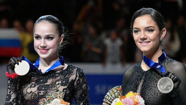 Алина Загитова и Евгения Медведева. Чемпионат мира по фигурному катанию в Японии, март 2019 Алина Загитова и Евгения Медведева. Чемпионат мира по фигурному катанию в Японии, март 2019 - Sputnik Армения