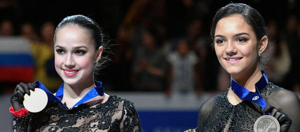 Алина Загитова и Евгения Медведева. Чемпионат мира по фигурному катанию в Японии, март 2019 Алина Загитова и Евгения Медведева. Чемпионат мира по фигурному катанию в Японии, март 2019 - Sputnik Армения