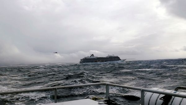 Круизный корабль Viking Sky дрейфует к Земле после отказа двигателя (23 марта 2019). Норвегия - Sputnik Արմենիա