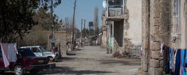 Аварийное здание в селе Ленуги, Армавир - Sputnik Армения
