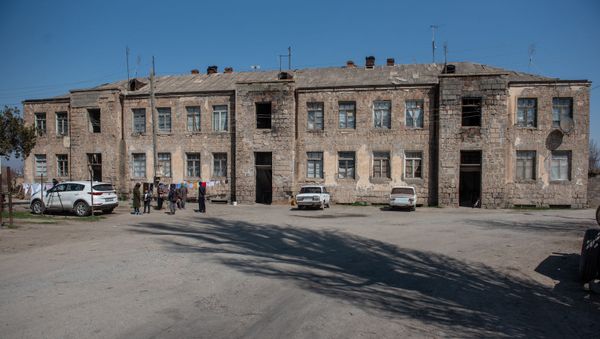 Аварийное здание в селе Ленуги, Армавир - Sputnik Արմենիա