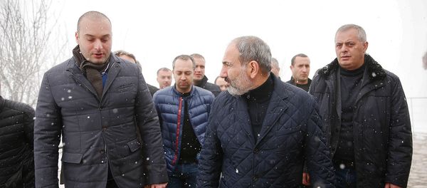 Неформальная встреча премьер-министров Армении и Грузии Никола Пашиняна и Мамуки Бахтадзе в общине Енокаван (24 марта 2019). Тавушская область - Sputnik Արմենիա