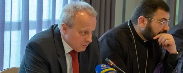 Чрезвычайный и Полномочный посол РФ в РА Сергей Копыркин на конференции Духовные ценности и современное государство (25 марта 2019). Еревaн - Sputnik Армения