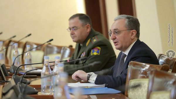 Министр иностранных дел Зограб Мнацаканян во время оперативных сборов командного состава ВС Армении (25 марта 2019). Еревaн Министр иностранных дел Зограб Мнацаканян во время оперативных сборов командного состава ВС Армении (25 марта 2019). Еревaн - Sputnik Արմենիա