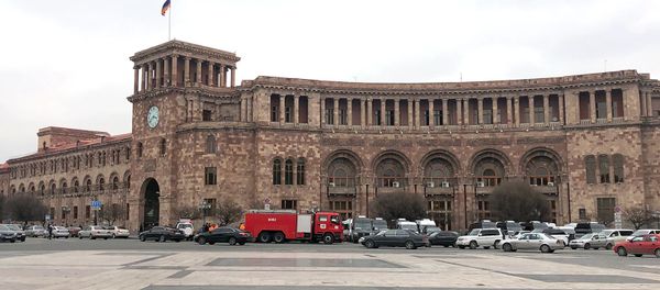 Автомобиль пожарной службы перед Домом правительства - Sputnik Արմենիա