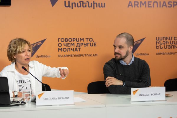 Светлана Бабаева и Михаил Конрад на учебном проекте SputnikPro (27 марта 2019). Еревaн Светлана Бабаева и Михаил Конрад на учебном проекте SputnikPro (27 марта 2019). Еревaн - Sputnik Армения