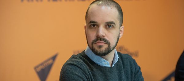 Руководитель онлайн и новых медиа проектов Россия сегодня Михаил Конрад на учебном проекте SputnikPro (27 марта 2019). Еревaн Руководитель онлайн и новых медиа проектов Россия сегодня Михаил Конрад на учебном проекте SputnikPro (27 марта 2019). Еревaн - Sputnik Արմենիա