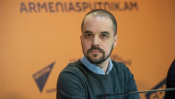 Руководитель онлайн и новых медиа проектов Россия сегодня Михаил Конрад на учебном проекте SputnikPro (27 марта 2019). Еревaн - Sputnik Армения