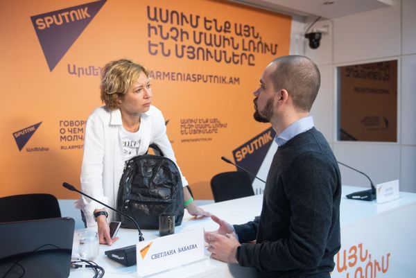 Светлана Бабаева и Михаил Конрад на учебном проекте SputnikPro (27 марта 2019). Еревaн Светлана Бабаева и Михаил Конрад на учебном проекте SputnikPro (27 марта 2019). Еревaн - Sputnik Армения