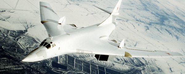 Военный самолет Ту-160 во время учебно-боевого полета - Sputnik Армения