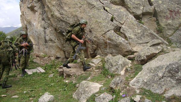 Военные учения военнослужащих разведывательных подразделений российской военной базы на полигоне Камхуд - Sputnik Армения