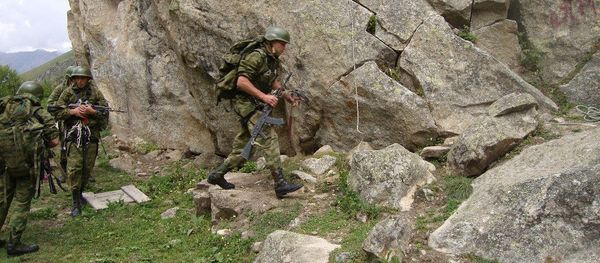 Военные учения военнослужащих разведывательных подразделений российской военной базы на полигоне Камхуд - Sputnik Армения