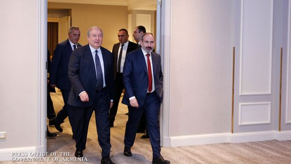 Премьер-министр Никол Пашинян и президент Армен Саркисян на отрытии аналитического-исследовательского центра Орбели (27 марта 2019). Еревaн - Sputnik Армения