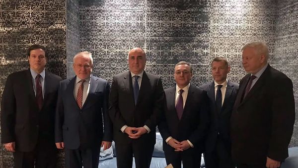 Встреча глав МИД Армении и Азербайджана Зограба Мнацаканяна и Эльмара Мамедъярова (28 марта 2019). Вена - Sputnik Армения
