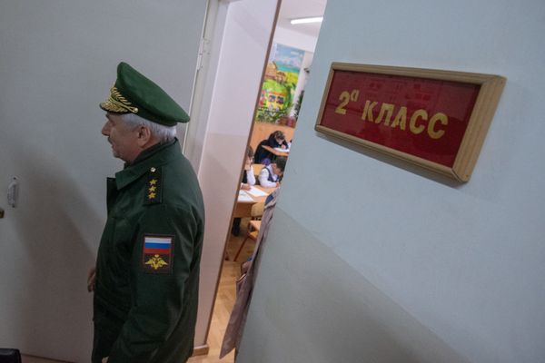 Учителя школ Минобороны России в Гюмри и Ереване награждены медалями - Sputnik Армения