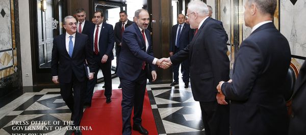 Премьер-министр Армении Никол Пашинян встретился с сопредседателями МГ ОБСЕ перед встречей с президентом Азербайджана (29 марта 2019). Вена Премьер-министр Армении Никол Пашинян встретился с сопредседателями МГ ОБСЕ перед встречей с президентом Азербайджана (29 марта 2019). Вена - Sputnik Армения