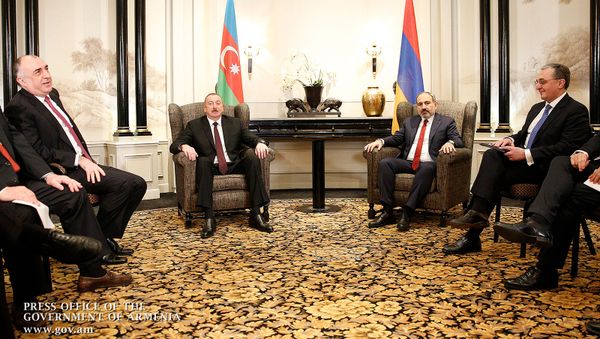 Встреча премьер-министра Армении Никола Пашиняна и президента Азербайджана Ильхама Алиева (29 марта 2019). Вена Встреча премьер-министра Армении Никола Пашиняна и президента Азербайджана Ильхама Алиева (29 марта 2019). Вена - Sputnik Армения
