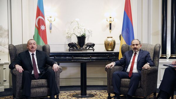 Встреча премьер-министра Армении Никола Пашиняна и президента Азербайджана Ильхама Алиева (29 марта 2019). Вена - Sputnik Армения
