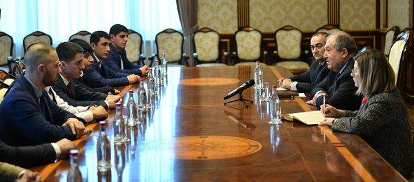 Президент Армен Саркисян принял бывших военнослужащих - участников апрельской войны 2016 года (29 марта 2019). Еревaн - Sputnik Արմենիա