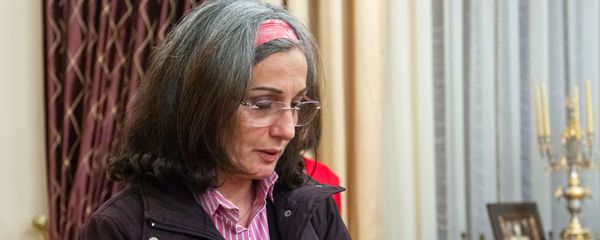 И.о. министра культуры Назени Гарибян на встрече с артистами Нац.академического театра оперы и балета им. Спандиаряна (29 марта 2019). Еревaн - Sputnik Армения