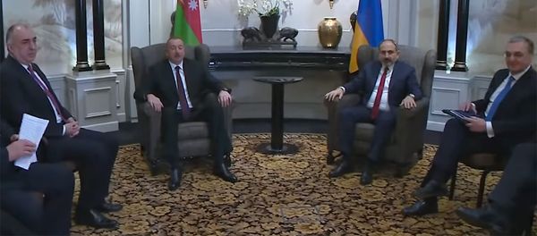 Встреча премьер-министра Армении Никола Пашиняна и президента Азербайджана Ильхама Алиева (29 марта 2019). Вена Встреча премьер-министра Армении Никола Пашиняна и президента Азербайджана Ильхама Алиева (29 марта 2019). Вена - Sputnik Армения