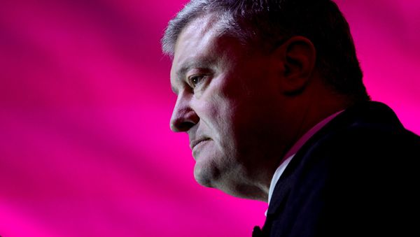 Президент Украины и кандидат в президенты Петр Порошенко во время визита в город Днепр (5 марта 2019). Украина - Sputnik Армения