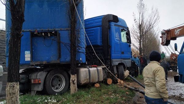 Дорожно-транспортное происшествие на улице Ачаряна (30 марта 2019). Еревaн - Sputnik Արմենիա