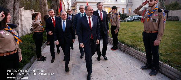 Премьер-министр Никол Пашинян встретился с представителями армянской диаспоры Австрии (29 марта 2019). Вена Премьер-министр Никол Пашинян встретился с представителями армянской диаспоры Австрии (29 марта 2019). Вена - Sputnik Армения