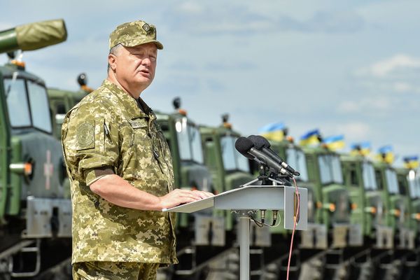 Встреча президента Украины Петра Порошенко с военными (22 августа 2015). Чугуев, Харьковская область - Sputnik Армения