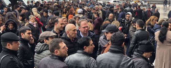 Акция протеста перед Домом правительства (1 апреля 2019). Еревaн - Sputnik Արմենիա