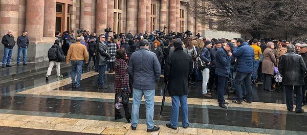 Акция протеста перед Домом правительства (1 апреля 2019). Еревaн - Sputnik Արմենիա