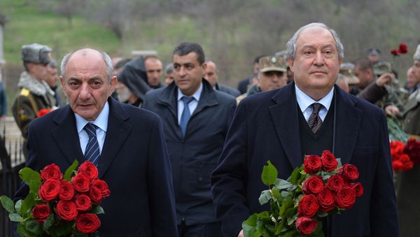 Президенты Армении и Карабаха Армен Саркисян и Бако Саакян возложили цветы перед манументом в честь павших солдат в апрельской войне (1 апреля 2019). Талыш Президенты Армении и Карабаха Армен Саркисян и Бако Саакян возложили цветы перед манументом в честь павших солдат в апрельской войне (1 апреля 2019). Талыш - Sputnik Արմենիա