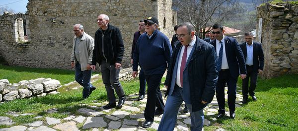 Президенты Армении и Карабаха Армен Саркисян и Бако Саакян посетили винный завод Катаро (2 апреля 2019). Село Тох Президенты Армении и Карабаха Армен Саркисян и Бако Саакян посетили винный завод Катаро (2 апреля 2019). Село Тох - Sputnik Армения