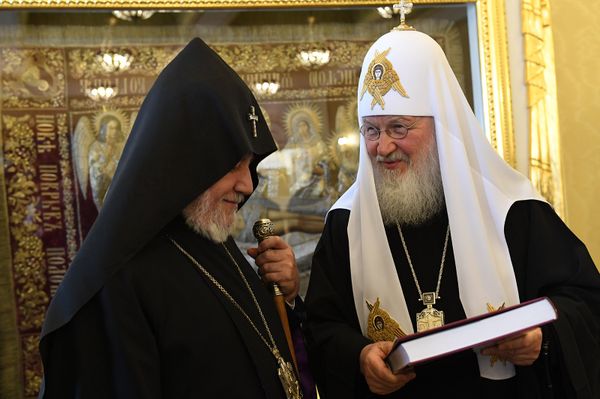 Гарегин II попросил Патриарха Кирилла помочь делу освобождения в Азербайджане Казаряна - Sputnik Армения