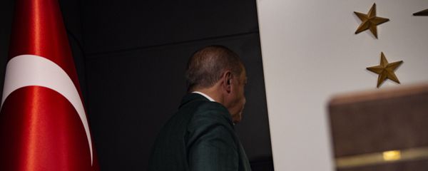 Президент Турции Тайип Эрдоган покидает пресс-конференцию после местных выборов (31 марта 2019). Стамбул - Sputnik Армения